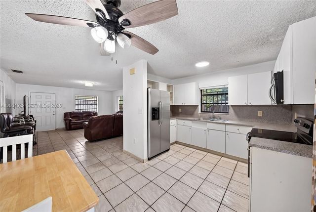 3061 NW 14th St, Miami, FL 33125