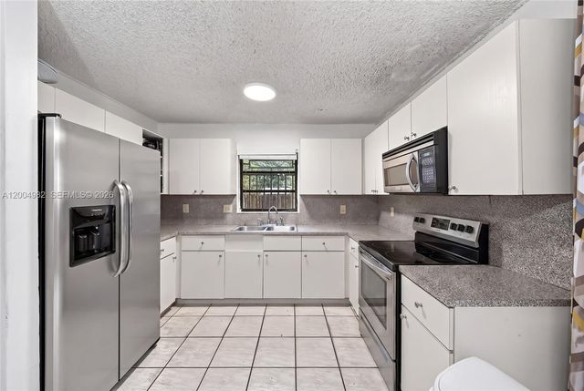 3061 NW 14th St, Miami, FL 33125