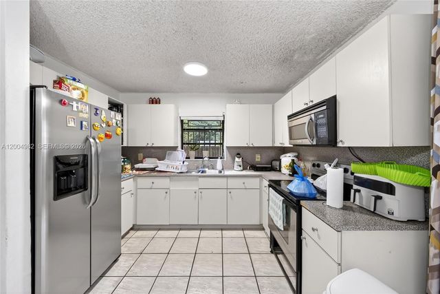 3061 NW 14th St, Miami, FL 33125