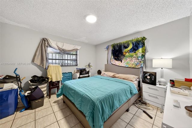3061 NW 14th St, Miami, FL 33125