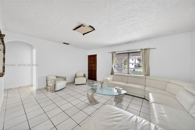 3061 NW 14th St, Miami, FL 33125