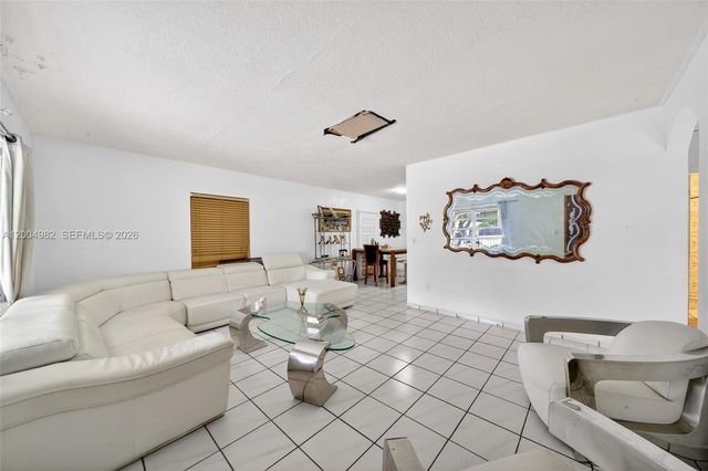 3061 NW 14th St, Miami, FL 33125
