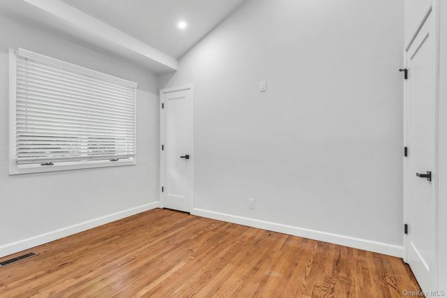1 Coles, Glen Cove, NY 11542