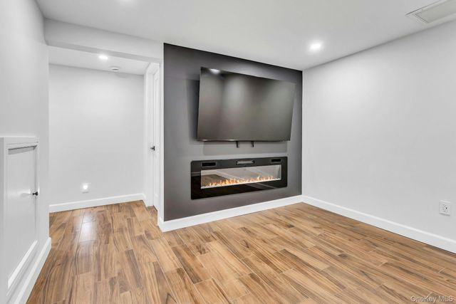 1 Coles, Glen Cove, NY 11542
