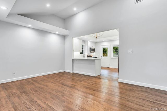 1 Coles, Glen Cove, NY 11542