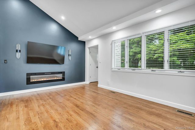 1 Coles, Glen Cove, NY 11542