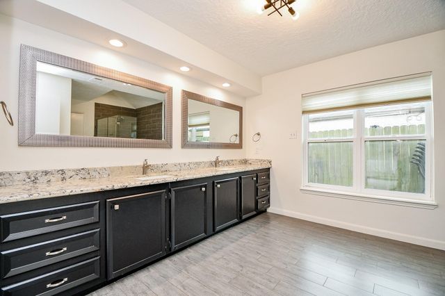7711 Hopewell Lane, Houston, TX 77071