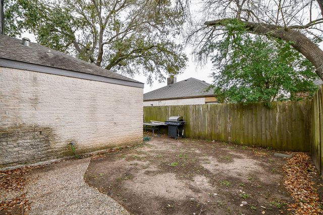 7711 Hopewell Lane, Houston, TX 77071