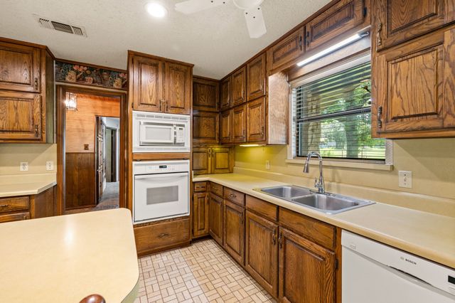 515 New Highland Road, Springtown, TX 76082