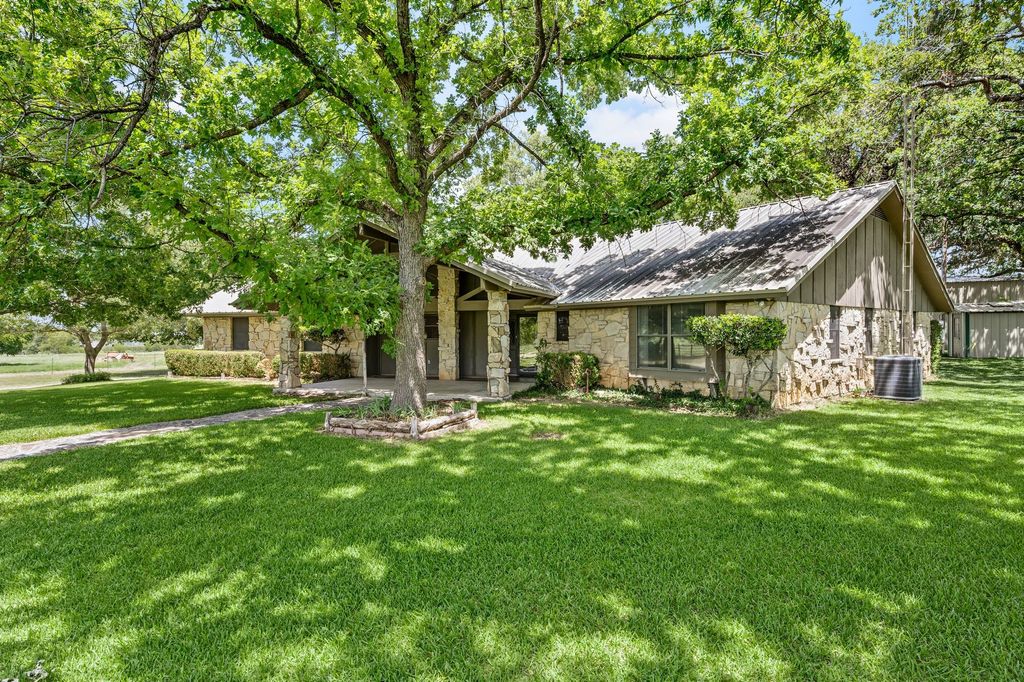 515 New Highland Road, Springtown, TX 76082