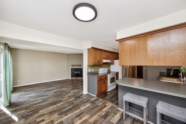 4589 Lockner Drive, Urbandale, IA 50322