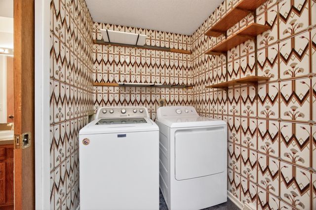 4589 Lockner Drive, Urbandale, IA 50322