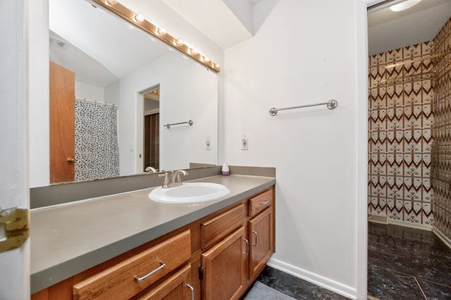 4589 Lockner Drive, Urbandale, IA 50322