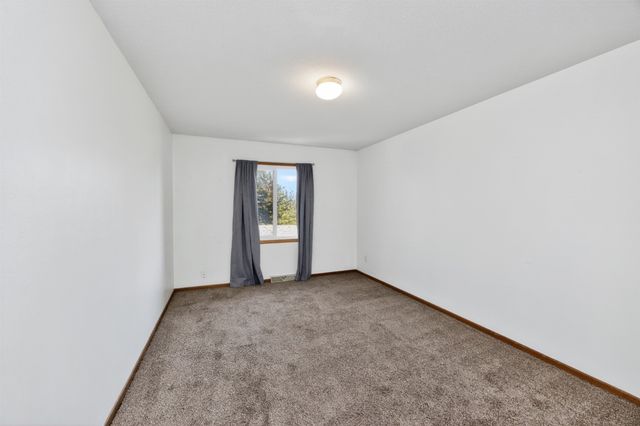 4589 Lockner Drive, Urbandale, IA 50322