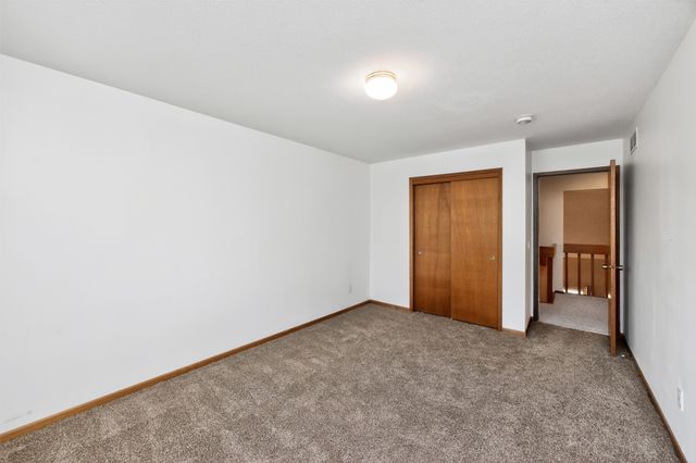 4589 Lockner Drive, Urbandale, IA 50322