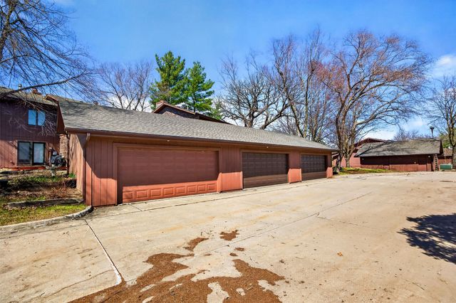4589 Lockner Drive, Urbandale, IA 50322