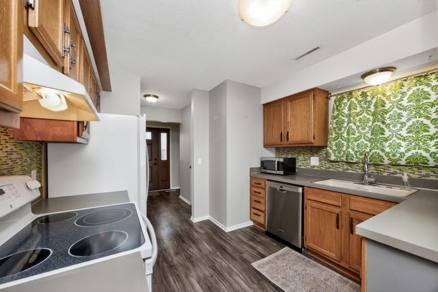 4589 Lockner Drive, Urbandale, IA 50322