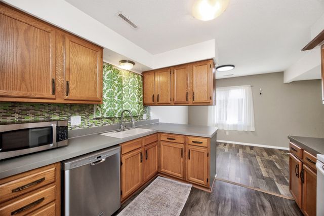 4589 Lockner Drive, Urbandale, IA 50322