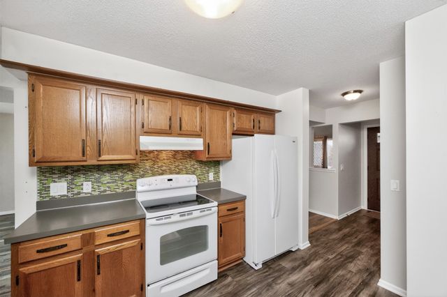 4589 Lockner Drive, Urbandale, IA 50322