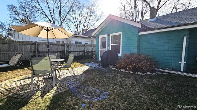 9550 Portage Lake Avenue, Pinckney, MI 48169