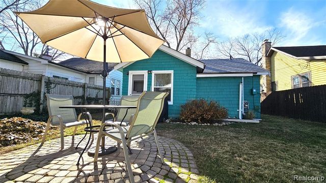 9550 Portage Lake Avenue, Pinckney, MI 48169