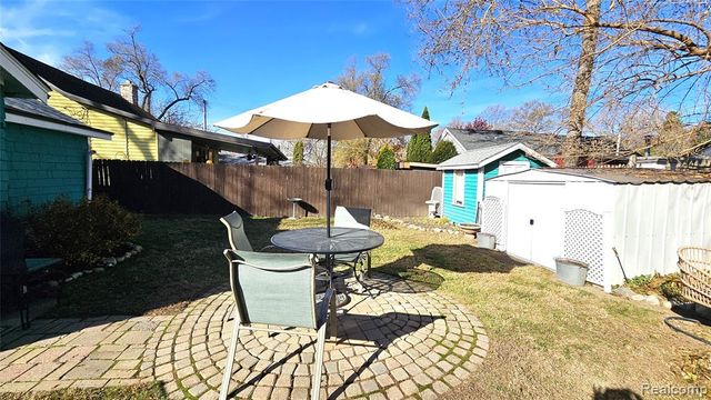 9550 Portage Lake Avenue, Pinckney, MI 48169