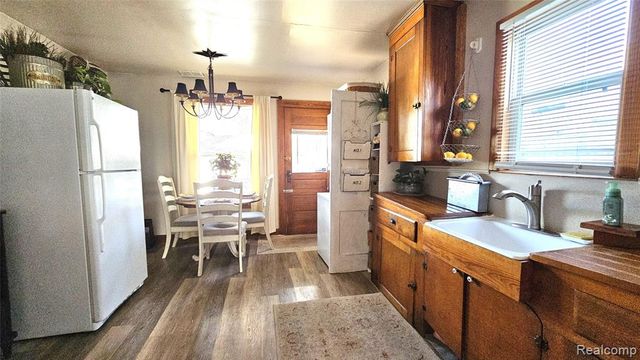 9550 Portage Lake Avenue, Pinckney, MI 48169