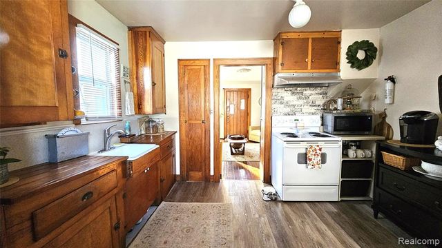 9550 Portage Lake Avenue, Pinckney, MI 48169