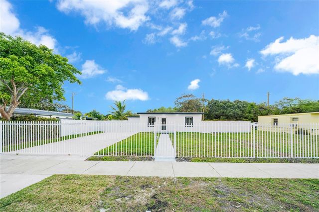 2505 NW 162 ST, Miami Gardens, FL 33054
