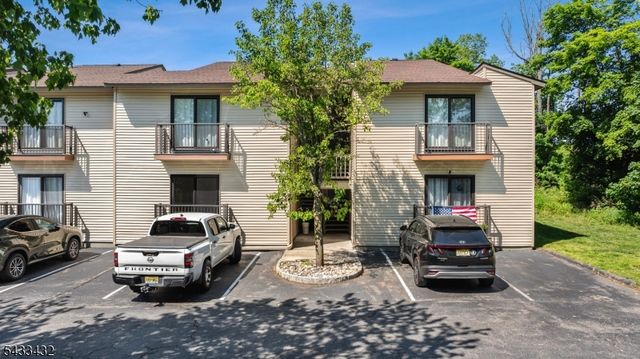 313 Spruce Hills Dr 313, Glen Gardner Boro, NJ 08826