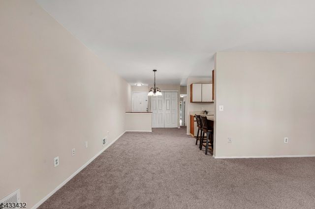 313 Spruce Hills Dr 313, Glen Gardner Boro, NJ 08826