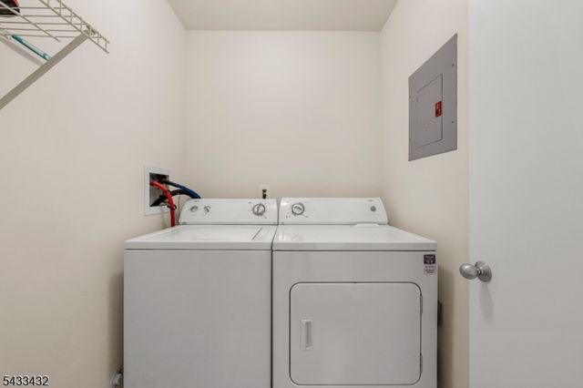 313 Spruce Hills Dr 313, Glen Gardner Boro, NJ 08826
