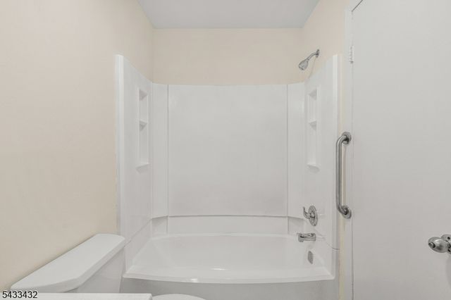 313 Spruce Hills Dr 313, Glen Gardner Boro, NJ 08826