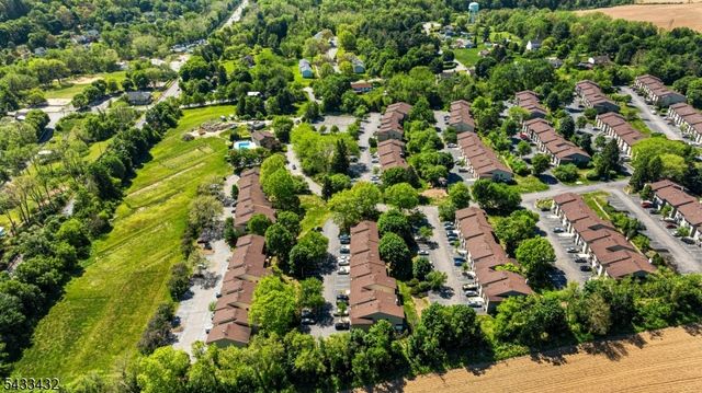 313 Spruce Hills Dr 313, Glen Gardner Boro, NJ 08826