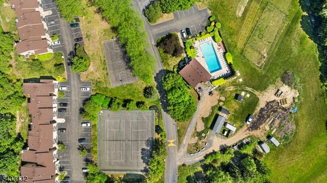 313 Spruce Hills Dr 313, Glen Gardner Boro, NJ 08826