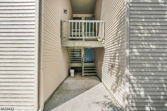 313 Spruce Hills Dr 313, Glen Gardner Boro, NJ 08826