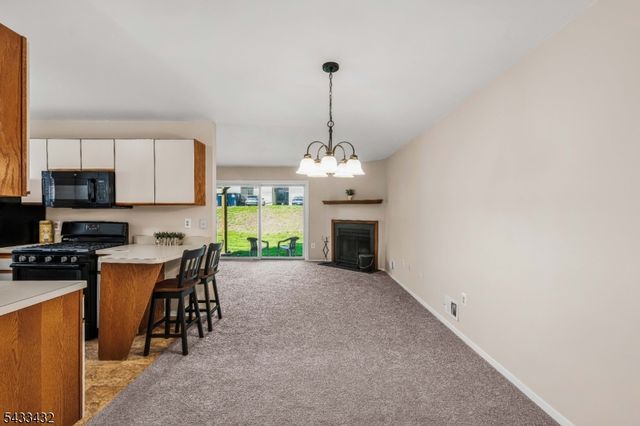 313 Spruce Hills Dr 313, Glen Gardner Boro, NJ 08826