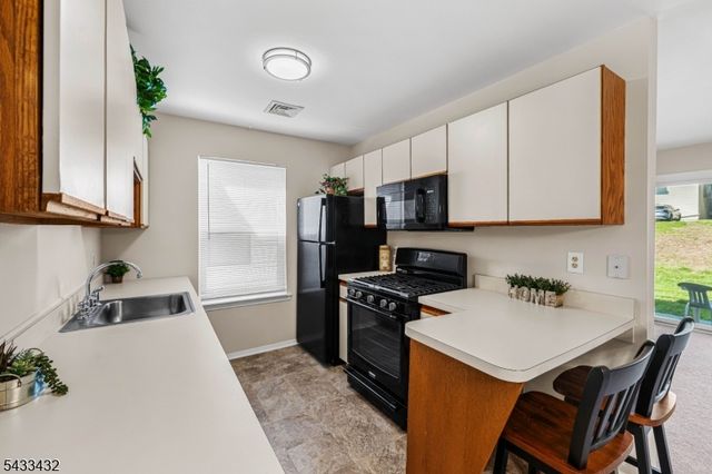 313 Spruce Hills Dr 313, Glen Gardner Boro, NJ 08826