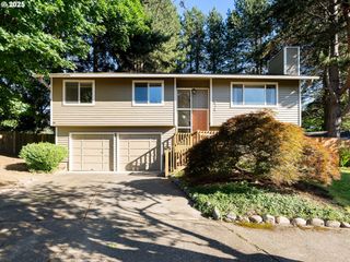 1525 Se HALE Ct, Gresham, OR 97080