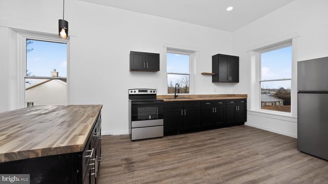 121 SUSANNA ST, Dalmatia, PA 17017