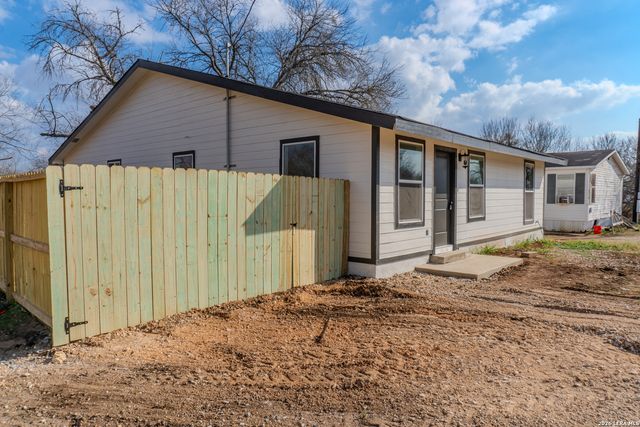 1214 Hough, Adkins, TX 78101