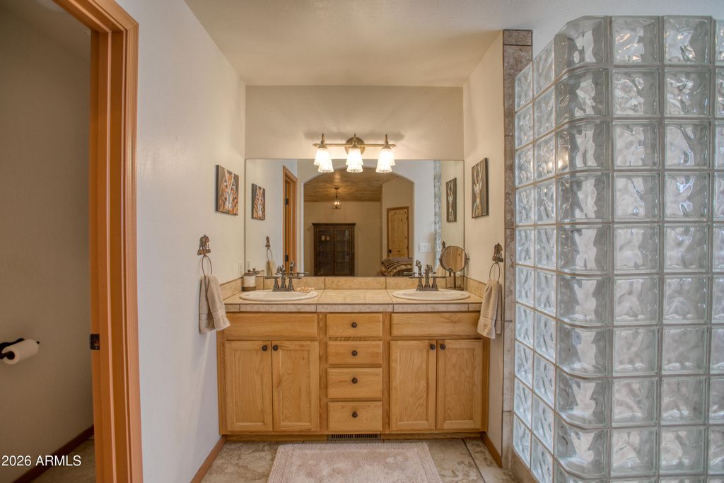 Image 19 of property listing at 5222 MOUNTAIN GATE Circle, Lakeside, AZ 85929