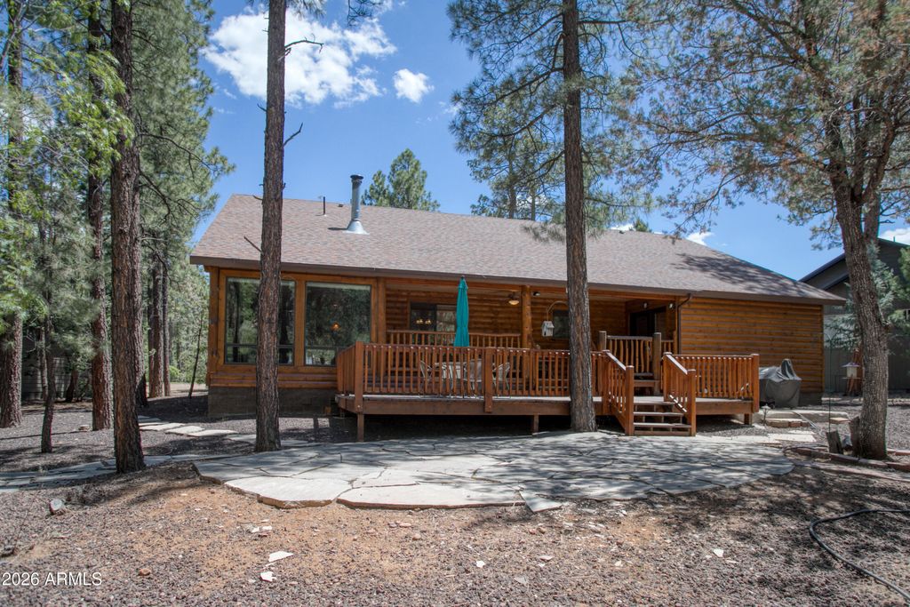 Image 2 of property listing at 5222 MOUNTAIN GATE Circle, Lakeside, AZ 85929