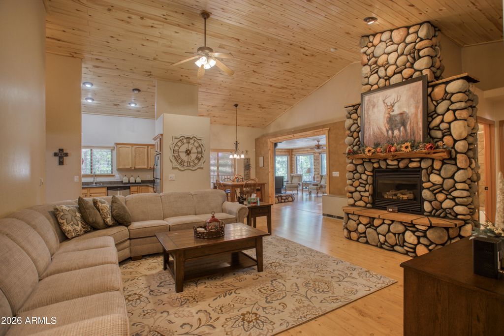 Image 3 of property listing at 5222 MOUNTAIN GATE Circle, Lakeside, AZ 85929