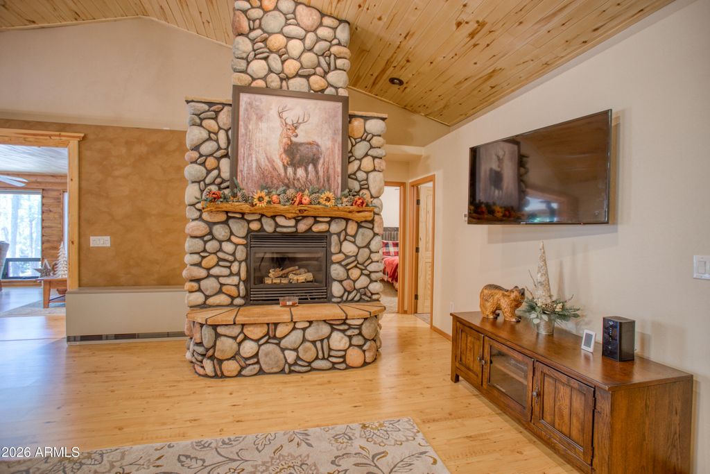 Image 4 of property listing at 5222 MOUNTAIN GATE Circle, Lakeside, AZ 85929