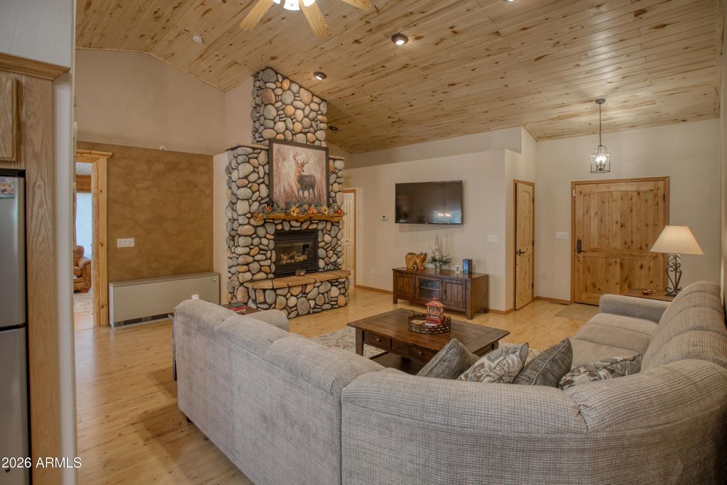 Image 7 of property listing at 5222 MOUNTAIN GATE Circle, Lakeside, AZ 85929