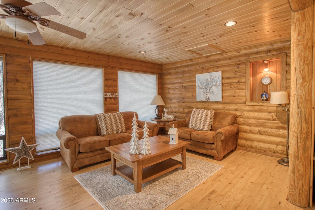 Image 8 of property listing at 5222 MOUNTAIN GATE Circle, Lakeside, AZ 85929
