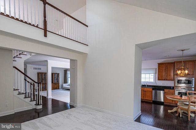 61 BEDFORD DR, Skillman, NJ 08558