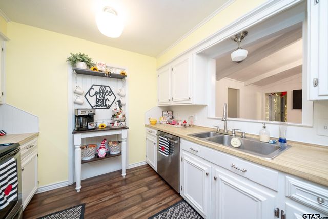 303 Wain Dr, Longview, TX 75604