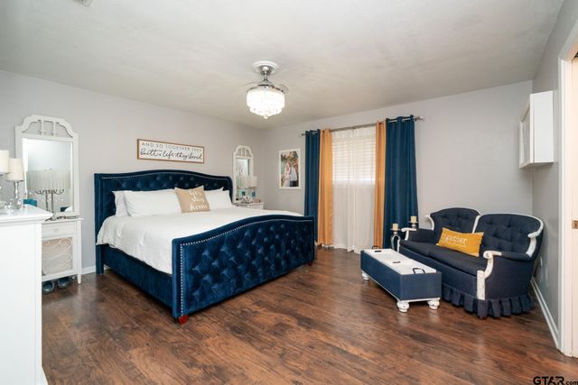 303 Wain Dr, Longview, TX 75604